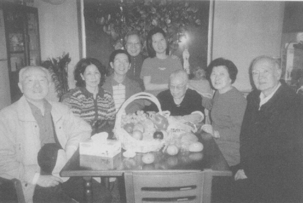1992年陈赓之妻去台湾，房间被挤得水泄不通，光红包就收了2万多
