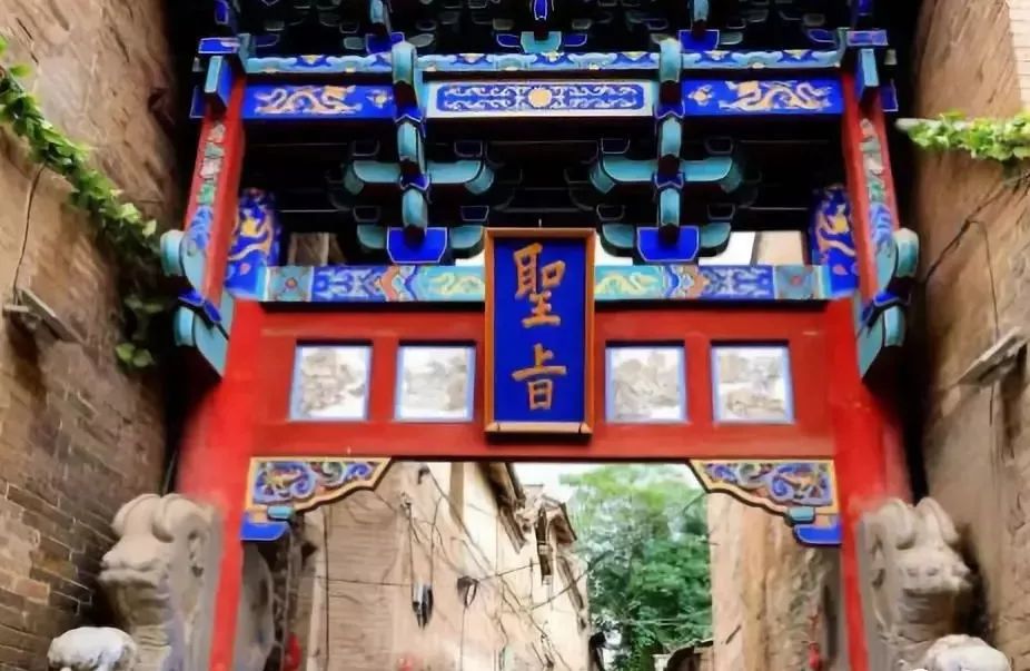 您知道吗？这个古镇被人誉为“中国古镇的活化石”！简直壮观的没谁了！