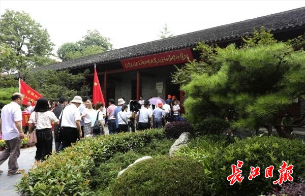 7月6日，各地的党员和游客来到武昌农讲所参观学习。记者杨涛 摄