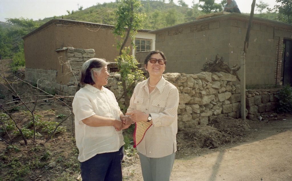 图4. 1997年邓小岚在麻棚村被村民认出。
