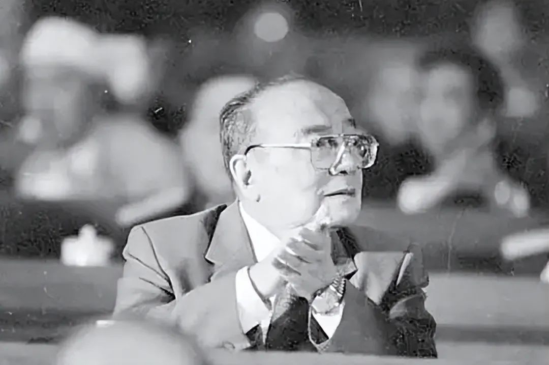 1982年昆明军区被撤，杨尚昆给军区政委提了个建议，后被当场拒绝