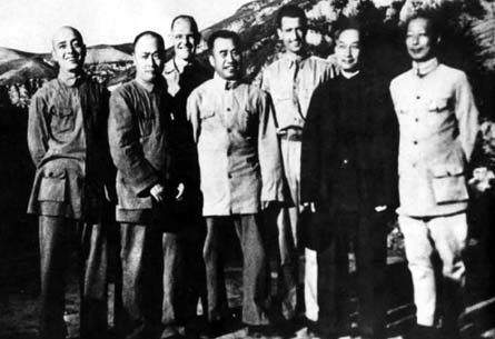 1944年四川“同乡”（四川出生的人）：杨尚昆、陈毅、惠特尔西、朱德、谢伟思、吴玉章、聂荣臻在延安。