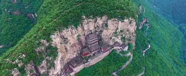 在太行山悬崖峭壁的山凹里，有一座会“动”的神奇古建筑，因此被人称为“吊庙”“活楼”！