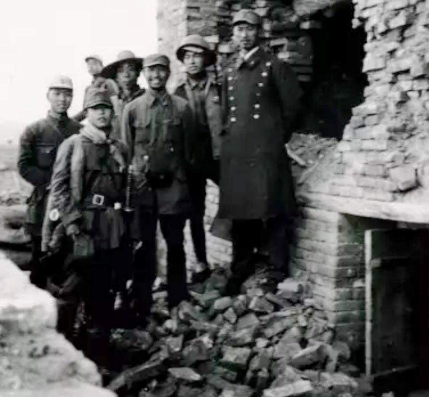 1940年9月百团大战后，陈赓在突破榆社城垣后的留影