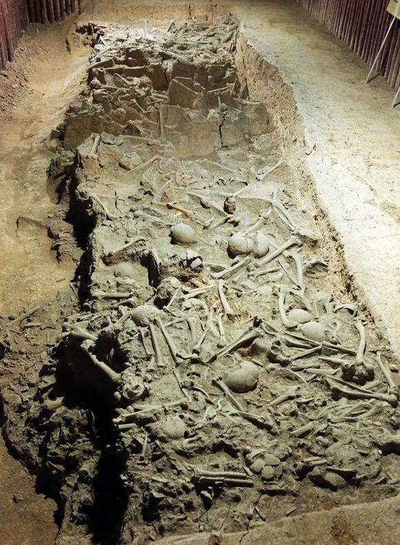 白起坑杀40万赵军：考古人员挖开坑杀遗址，倒吸一口凉气！