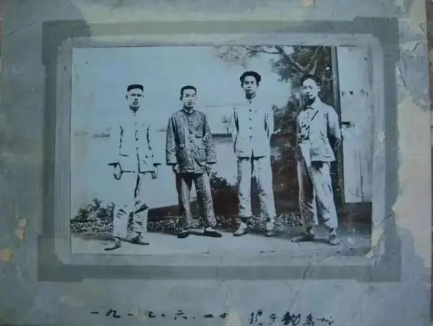 湘南民宅翻修惊现毛泽东80年前旧照，专家鉴定弥足珍贵可补史遗缺