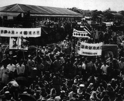 1950年5月1日海南岛全岛解放，海口市民集会庆祝