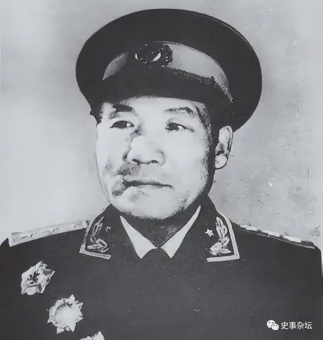 1975年，军委会议休息间隙，李达聊起邓华情况：还是让他回军队吧