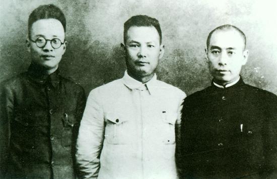 中共参与西安事变谈判的代表（左起：秦邦宪、叶剑英、周恩来）。人民视觉供图