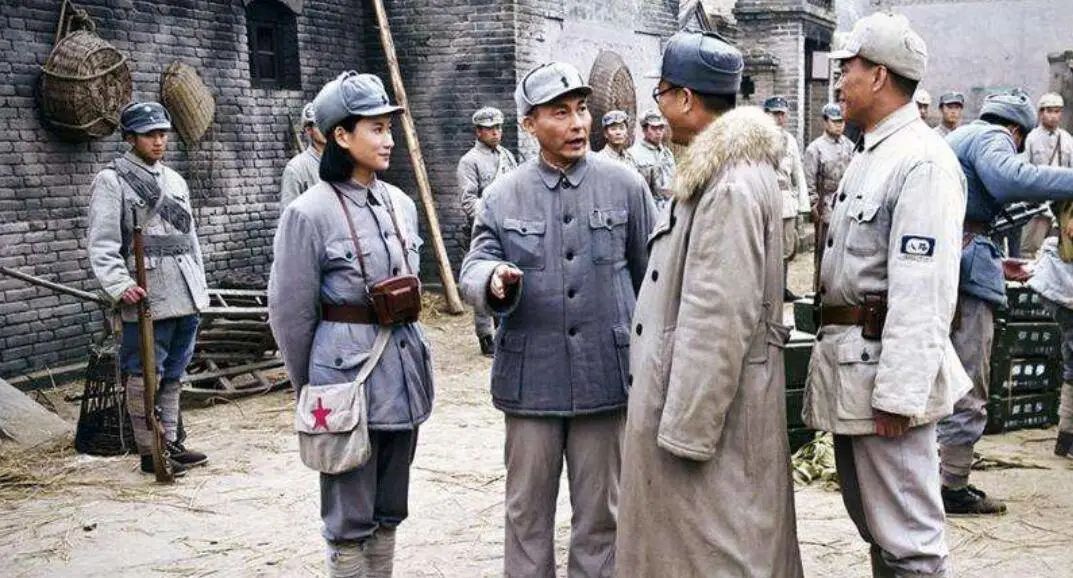 这位起义的国军将领，邓小平同志为何总在念叨：我党对不住他啊