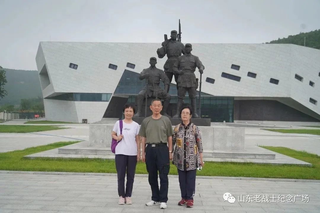 战斗英雄刘梅村革命文物捐赠仪式在山东老战士纪念广场举行