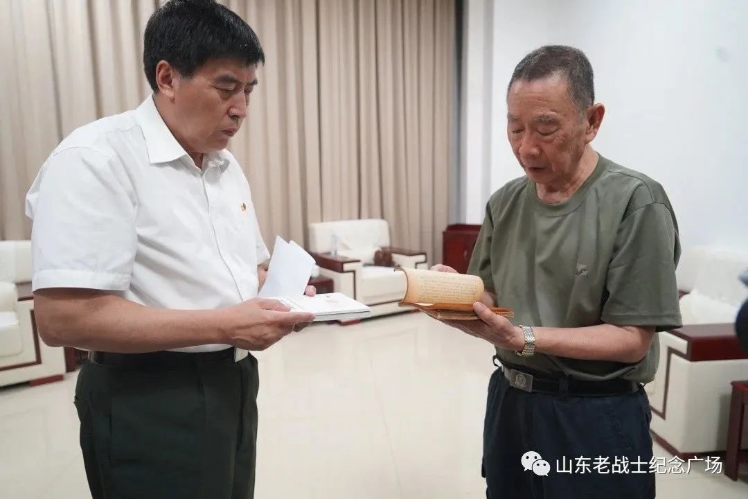 战斗英雄刘梅村革命文物捐赠仪式在山东老战士纪念广场举行