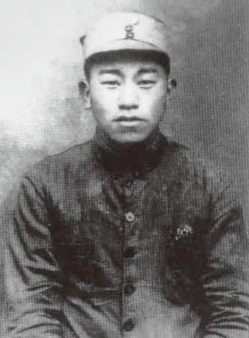 1937年3月，时任中央军委一局（作战局）一科（作战科）科长王政柱于延安留影。