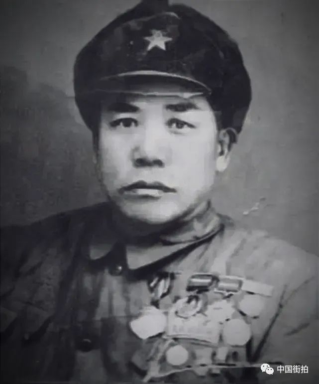 1955年，新中国首次大授衔，毛主席看完授衔名单，突然问道：“那个砍杀了27名日军的吕俊生，怎么没有在名单上？”