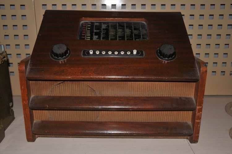 王新亭将军用过的美制收音机
