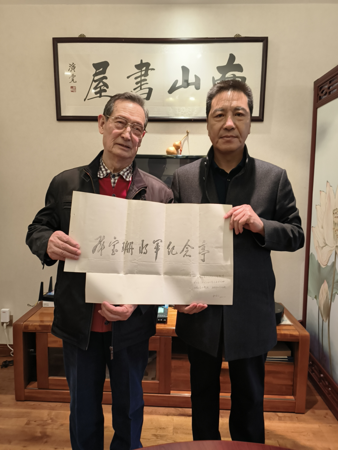 金勇先生向秦州区邓宝珊将军纪念馆捐赠两件珍贵藏品