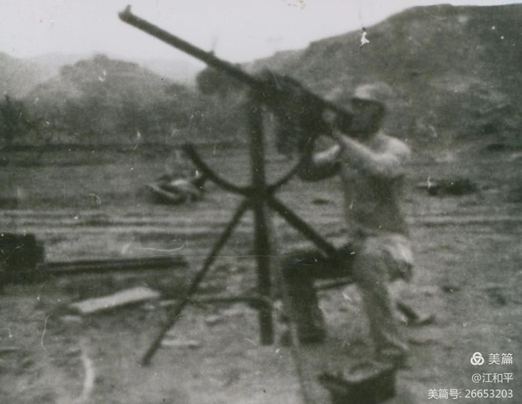 1938年11月八路军军工将机枪改装成高射机枪