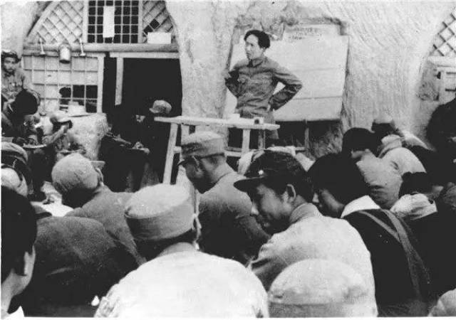 1938年5月间，毛泽东同志到鲁艺向全体师生作重要讲话
