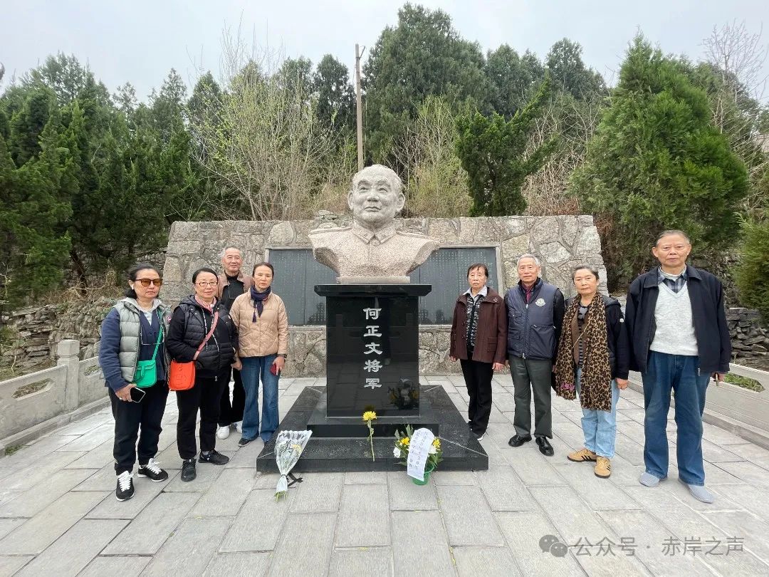 革命后代到八路军一二九师纪念馆瞻仰祭奠