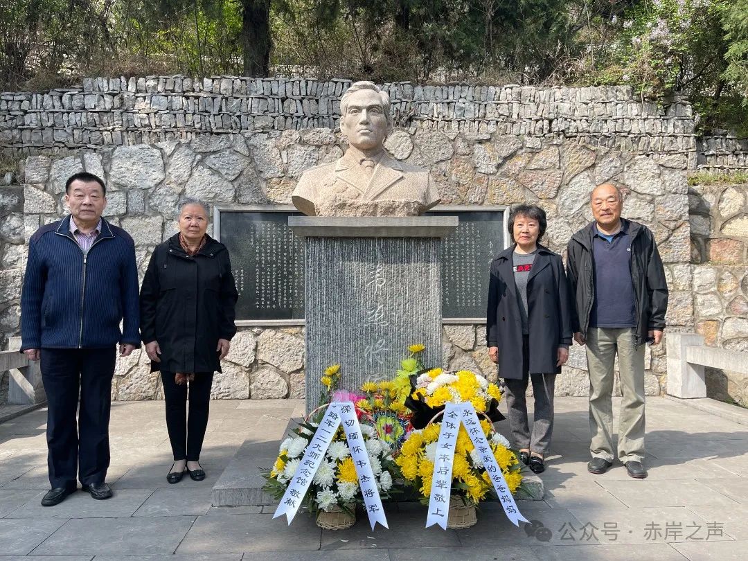 革命后代到八路军一二九师纪念馆瞻仰祭奠