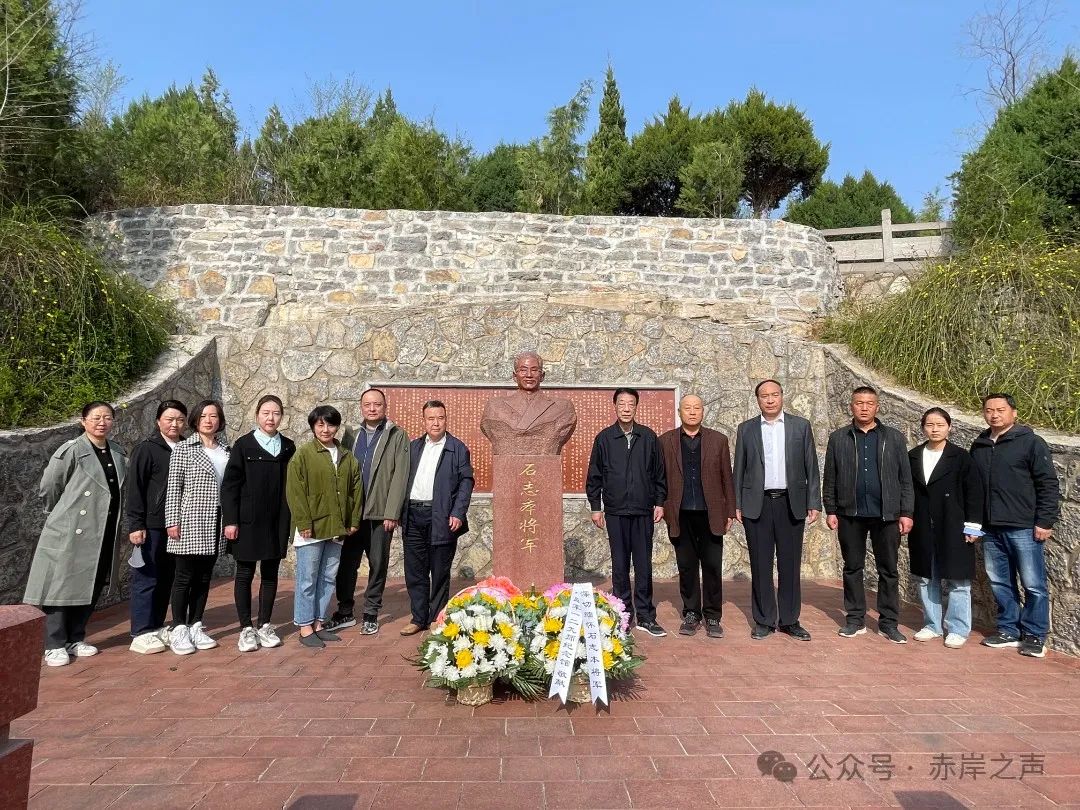 革命后代到八路军一二九师纪念馆瞻仰祭奠