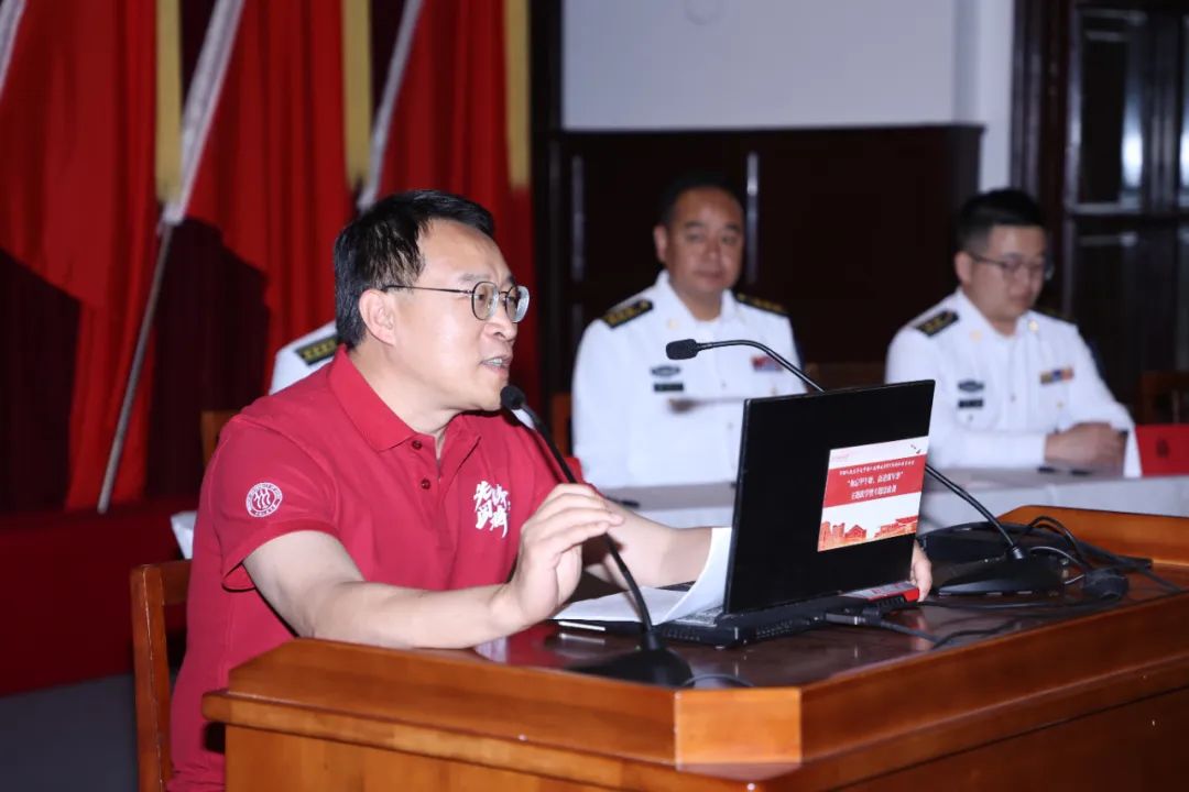 人大红与海军蓝再聚首！潜艇部队官兵走进中国人民大学