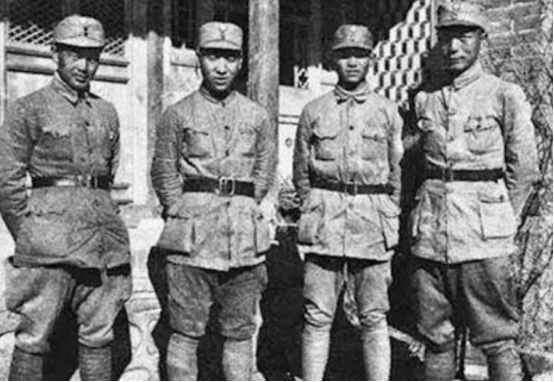 左起：陈光、林彪、周昆和聂荣臻