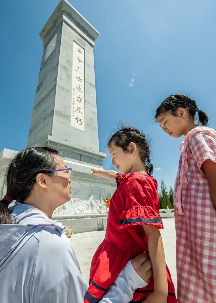 追寻红色记忆，缅怀革命先烈，十字岭突围战纪念园人气火爆！