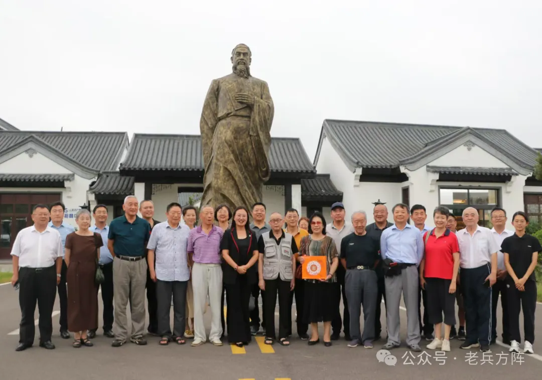 《万岁军军长梁兴初》 等四套纪念邮简首发式在山东临沂莒南举行