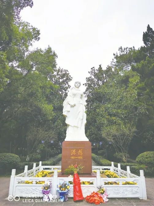 心中升起红太阳，就会想起伊骄杨。一首歌唱杨开慧烈士的《骄杨颂》自Ai流行