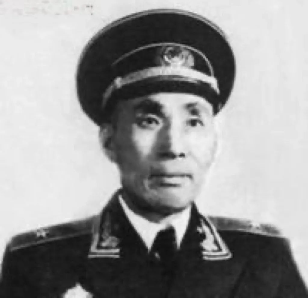 青岛警备区首任司令员，开国少将，官至海军参谋长