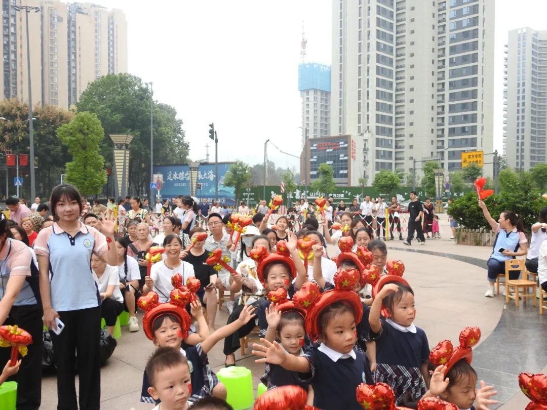 【国庆活动】童真迎国庆 ·红色润童心——沙砾蒙养幼儿园国庆主题活动