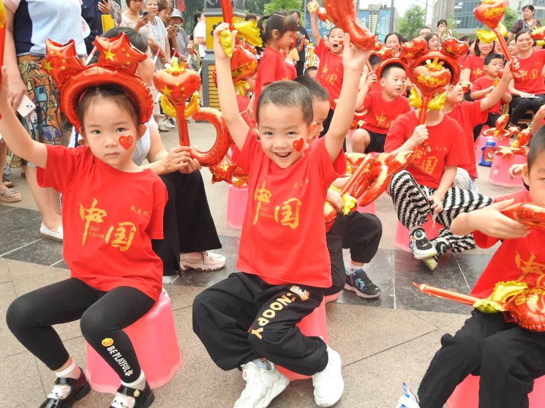 【国庆活动】童真迎国庆 ·红色润童心——沙砾蒙养幼儿园国庆主题活动