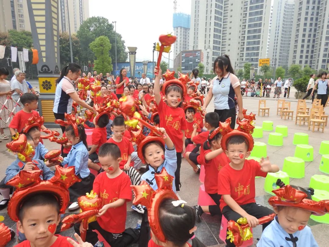 【国庆活动】童真迎国庆 ·红色润童心——沙砾蒙养幼儿园国庆主题活动