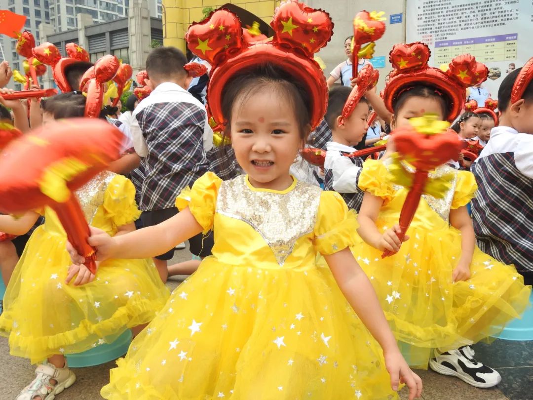 【国庆活动】童真迎国庆 ·红色润童心——沙砾蒙养幼儿园国庆主题活动