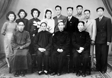 1948年10月28日，马克勤和王芸仙在杭州结婚照