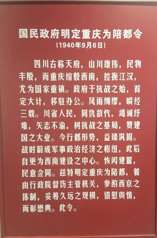 仔细看展览