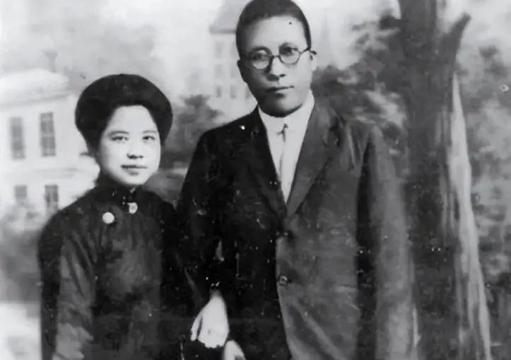 杨虎城死后57年，他老婆临终前说出一个秘密，此后子孙后代个个有出息，高官厚禄，孙子找到凶手，笑着说：祝您活到110岁