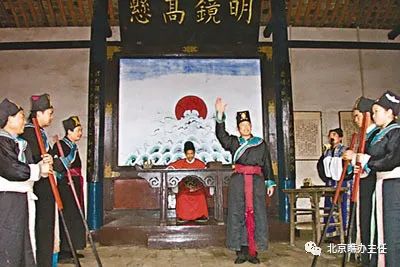 越漂亮越怕被拍照