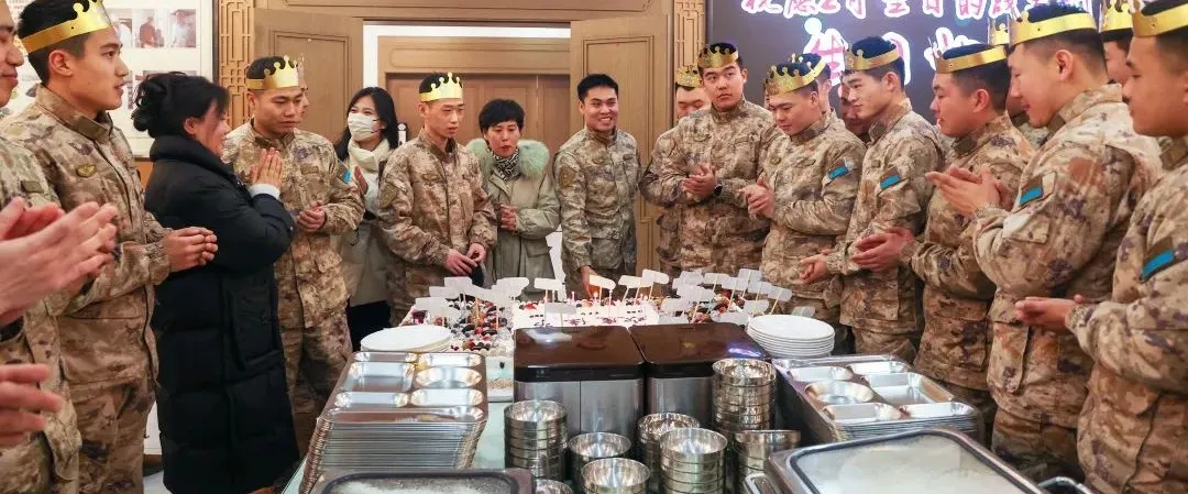 东北老航校79岁生日快乐！