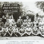 为了培养战地医务人员,一二九师卫生部举办了医生训练队。二排左五为负责训练工作的卫生部负责人朱琏,左四为政委周光祖。