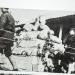 一二九师政委邓小平与参谋长参观展览