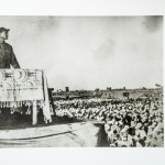 邓小平政委在邯郸举行的南下大军动员大会上讲话。