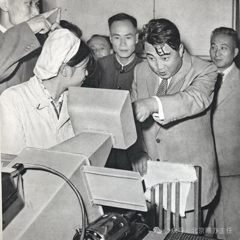 金日成参观华北无线电器材联合厂