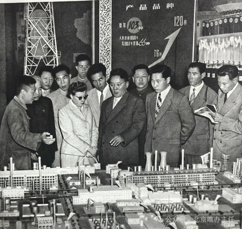泽登巴尔参观全国工业交通展览会