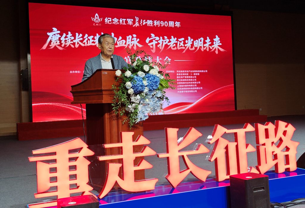 ①河北省慈氏慈善基金会创始人、河北省文化交流协会会长陈泉州先生总结活动成果。李易真 摄