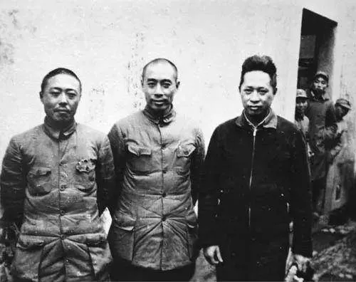 叶挺、周恩来、项英皖南合影（1939年）