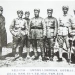 朱德总司令和一二九师等领导人共商团结抗战、反摩擦大计。前排左起:杨秀峰、邓小平、朱德、刘伯承、罗瑞卿聂荣臻。