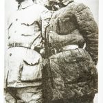 一二九师先锋剧团负责人巩廓如(左)和太行山剧团艺术指导阮章竞。