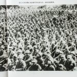 太行八分区部队在驻地召开庆祝大会,欢庆抗战胜利。